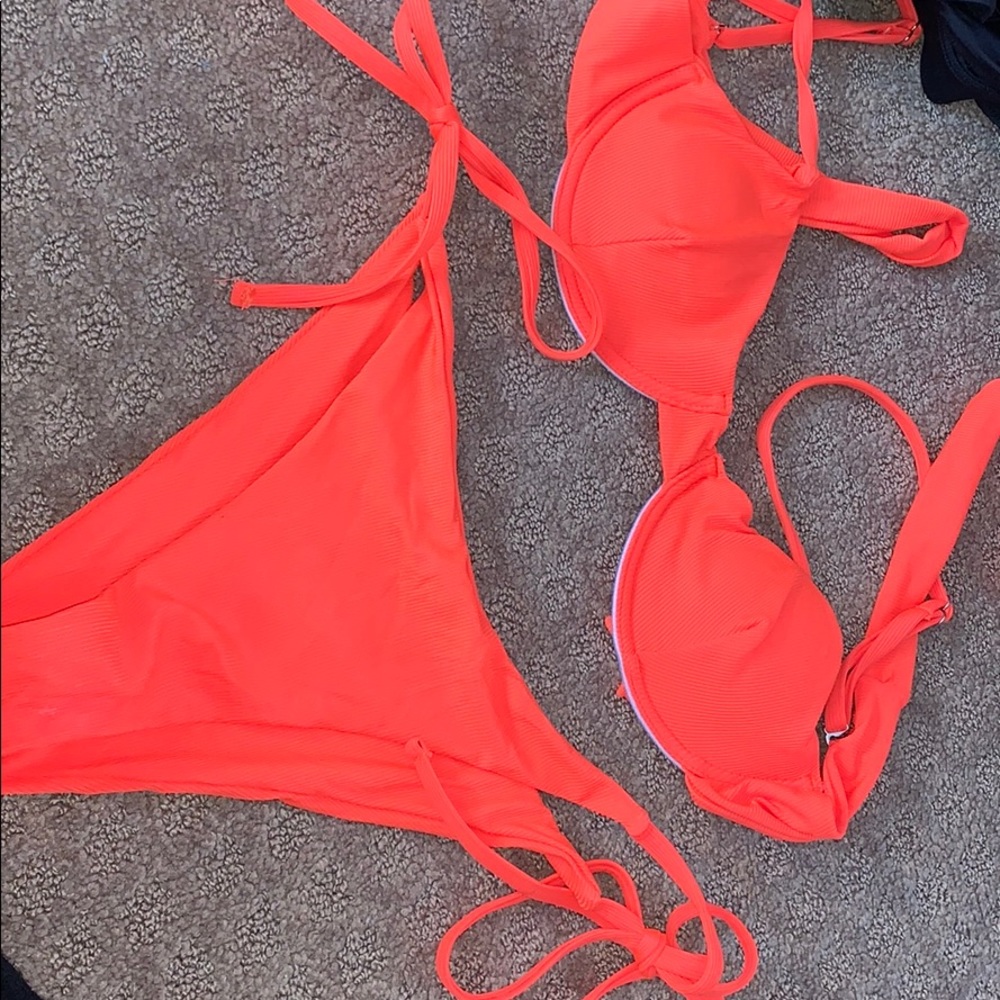 Brand new very flattering bikini set